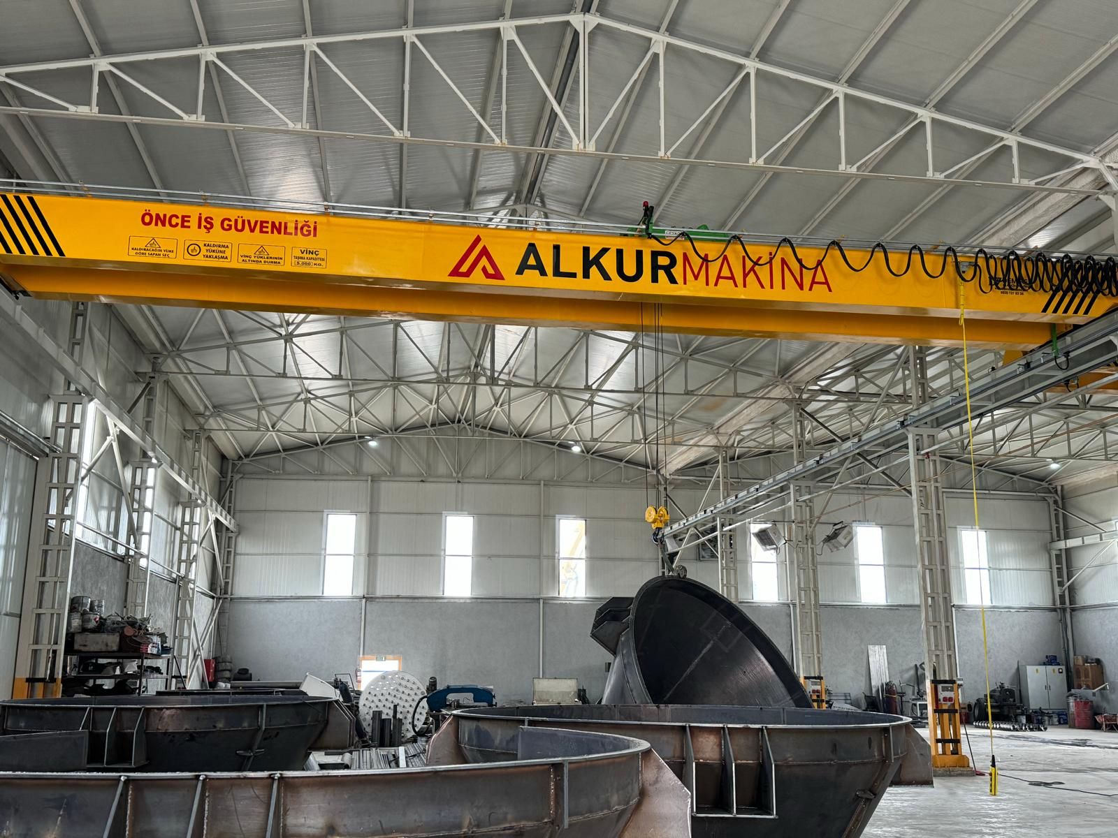 Çift Kirişli Gezer Köprülü Vinç - Proje 2